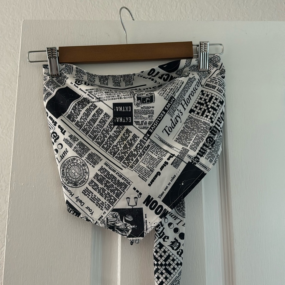 News paper bandaeu crop top